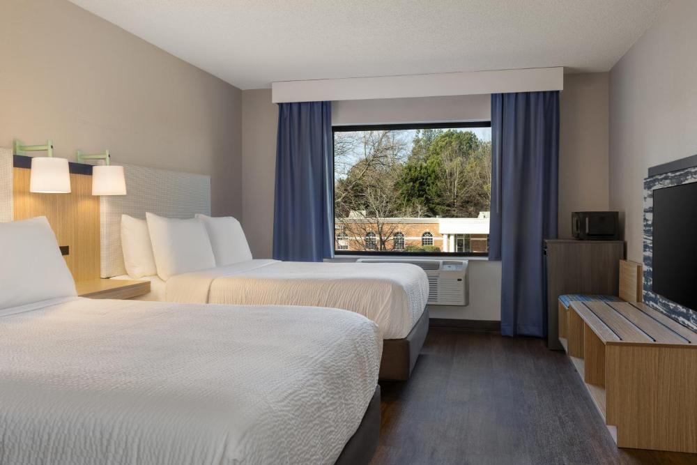 Queen Room with Two Queen Beds - Non-Smoking interior